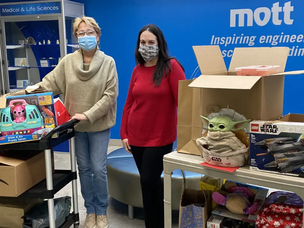 news-20211215-mott-holidays.webp