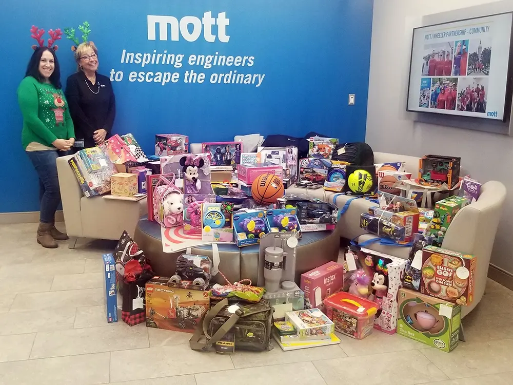 Mott donating holiday gifts