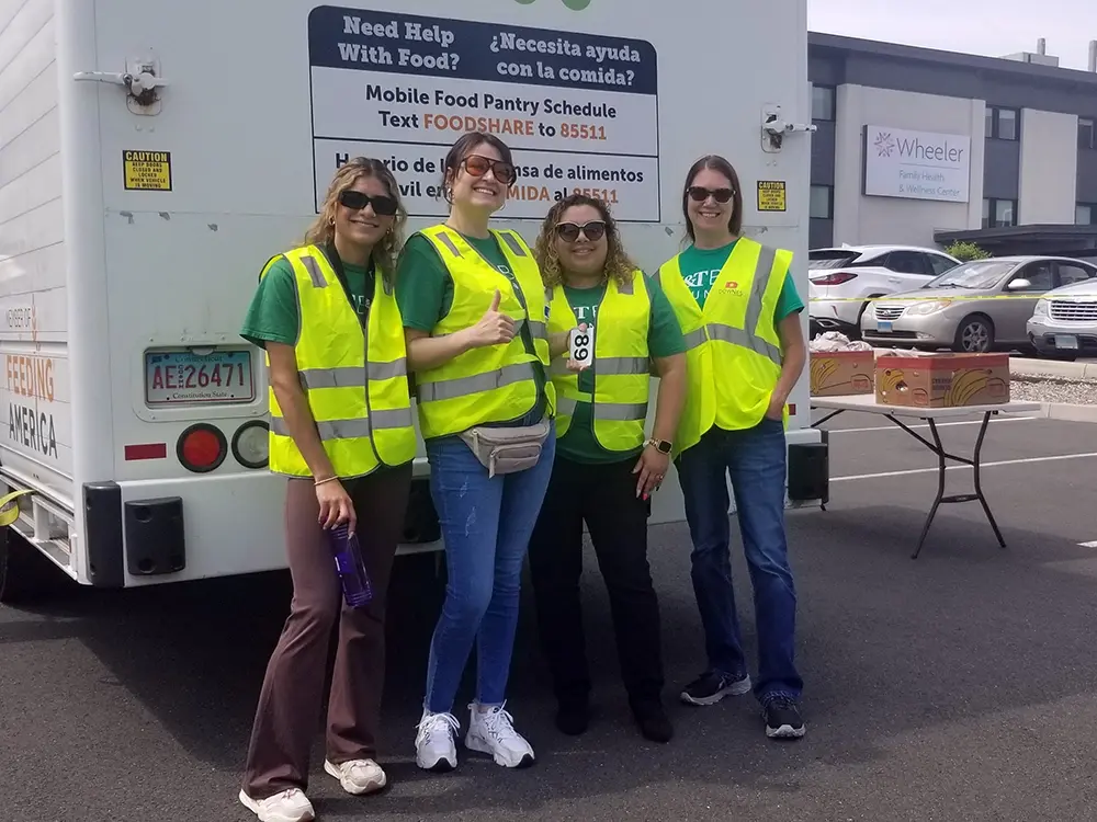 M&T Bank Volunteers at Foodshare event