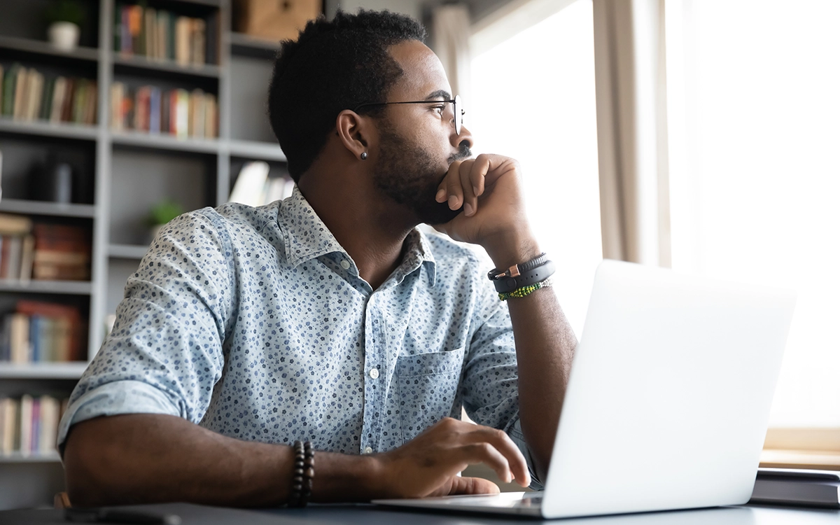 videos-videogrid-professional man at laptop looking away.webp