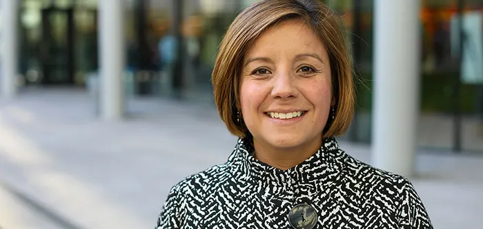 Camila Rubino (700x333 vertical tab)