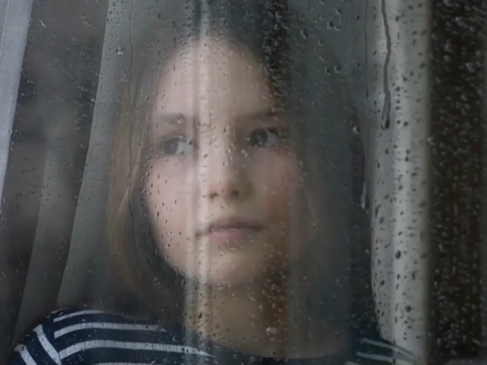 Grief in children and adolescents (1000x750px news image)